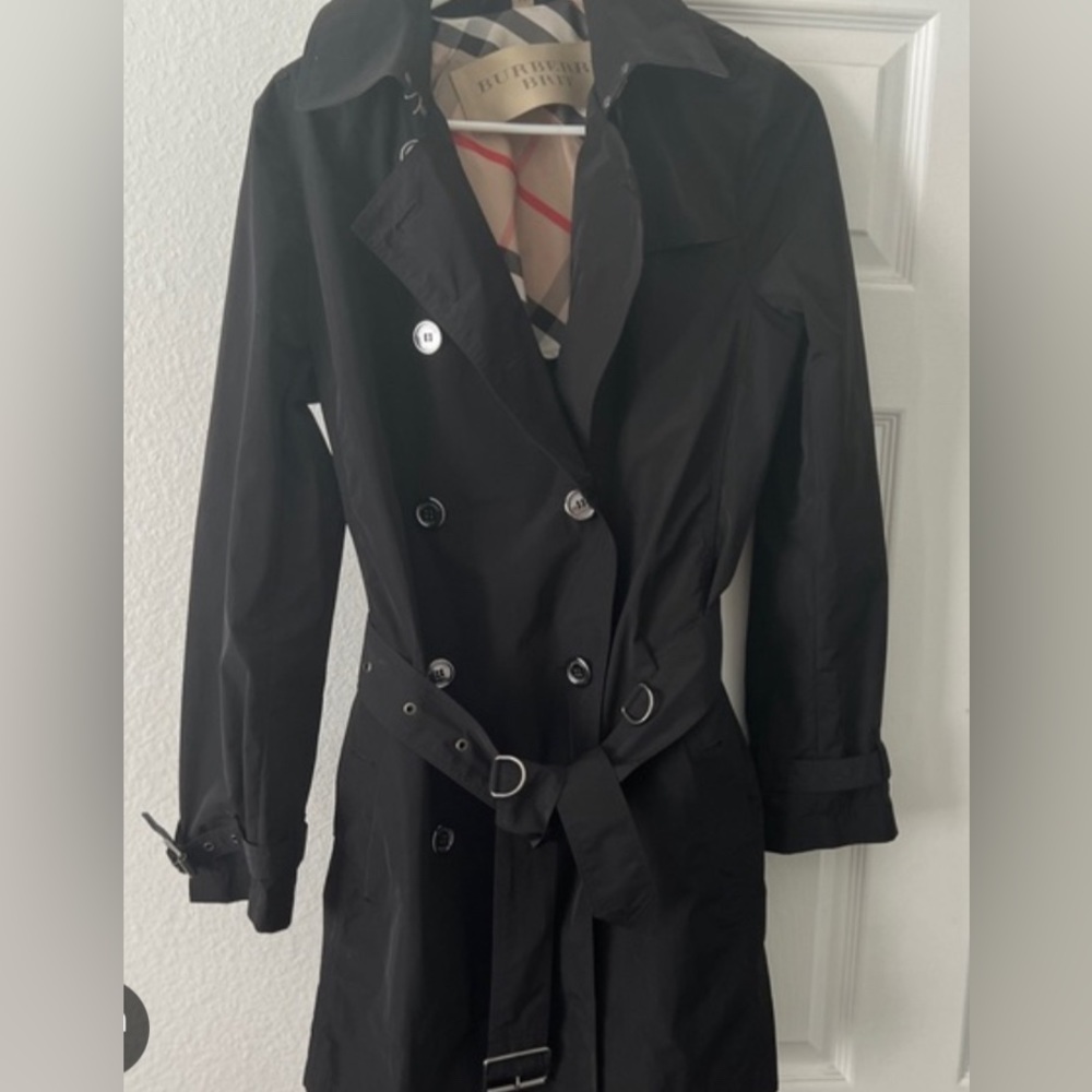 🚨🚨AUTHENTIC ⭐️⭐️⭐️BURBERRY BRIT RAIN COAT🚨🚨